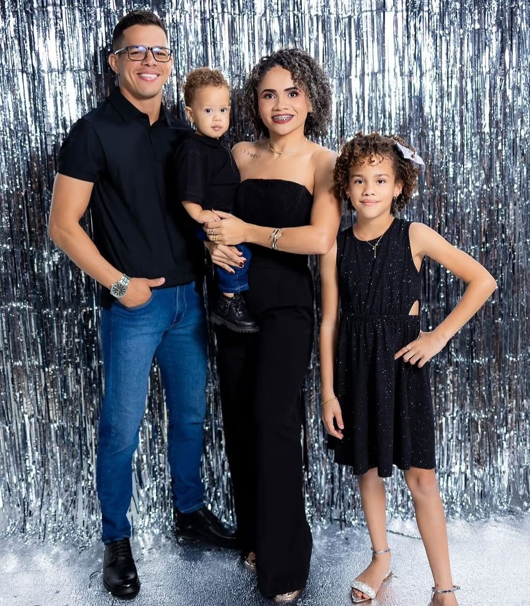 Professor Rodrigo com a esposa e os dois filhos